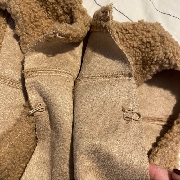 Sherpa Vest with Pockets NWOT - Picture 7 of 7